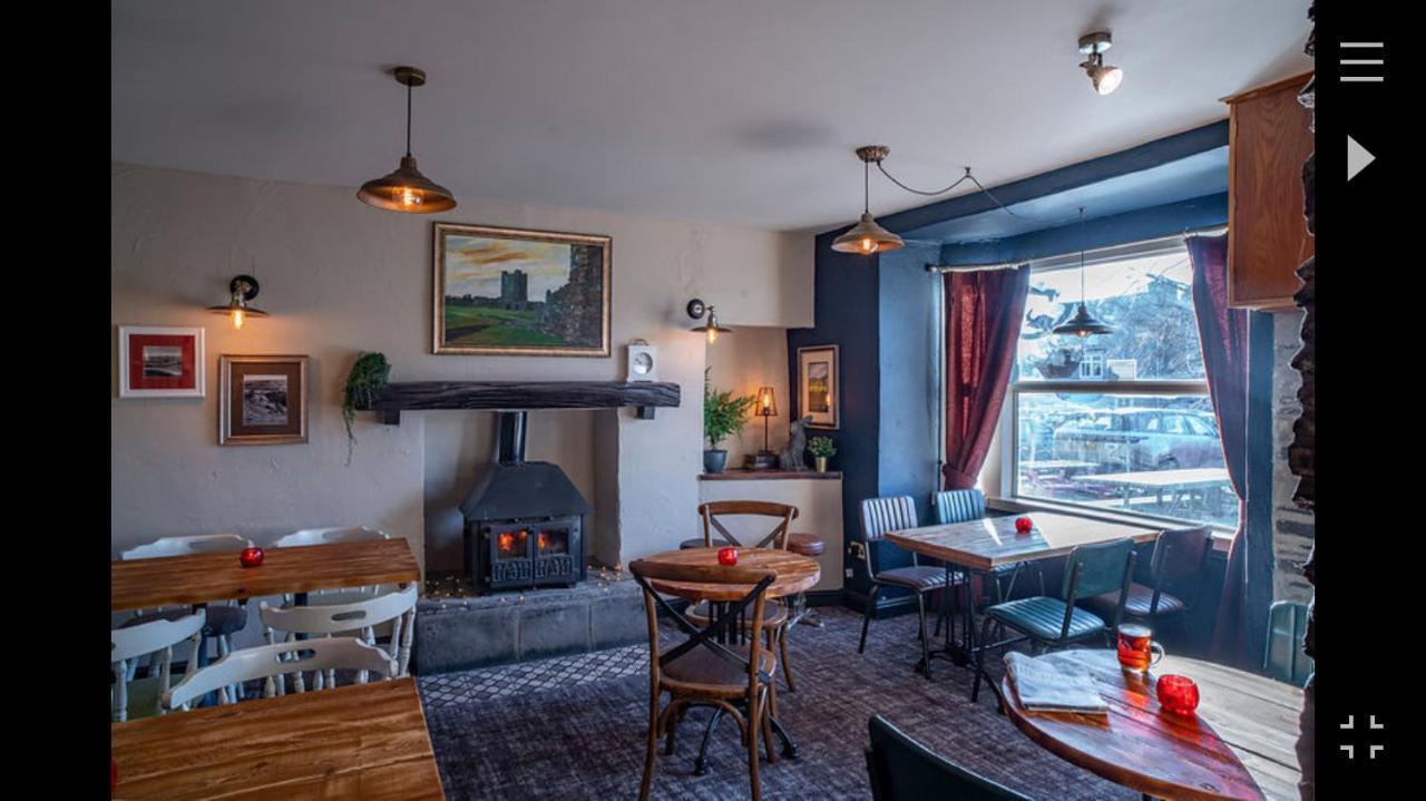 The Black Swan Hotel Лейбърн Екстериор снимка